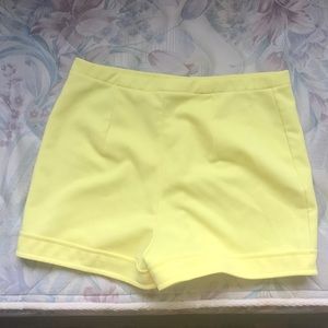 Vintage high waisted yellow shorts
